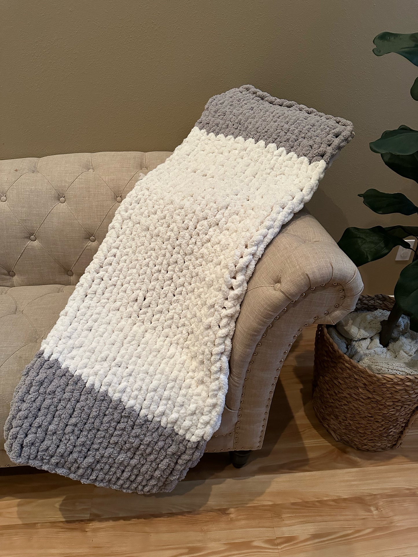 Vintage Cream/Gray Chunky Knit Blanket